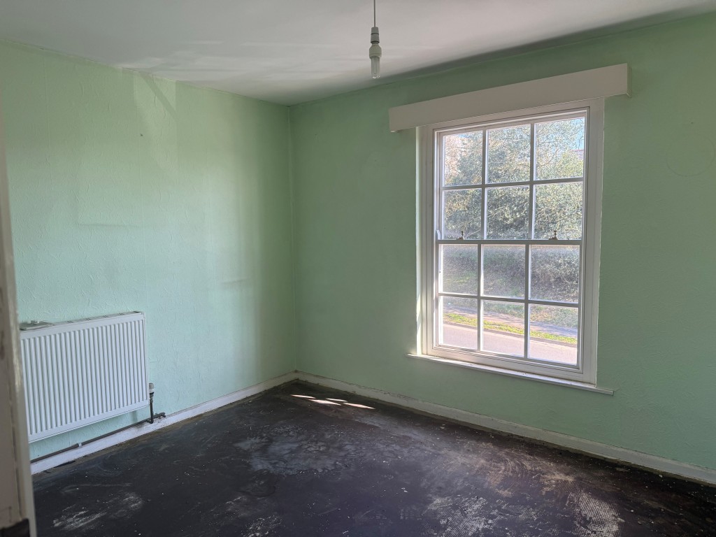 Lot: 189 - FIRST FLOOR TWO-BEDROOM FLAT FOR UPDATING - Bedroom one